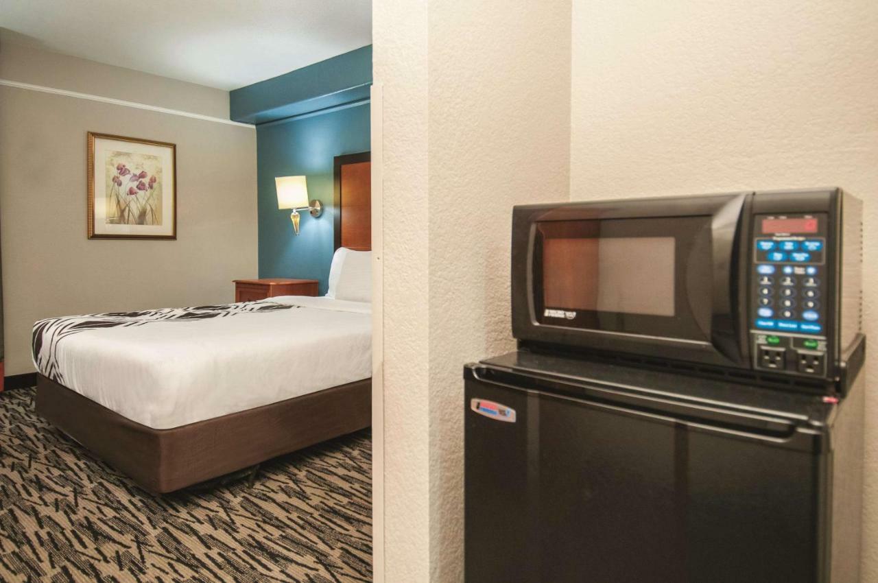 La Quinta Inn By Wyndham San Antonio Brooks City Base Exterior foto